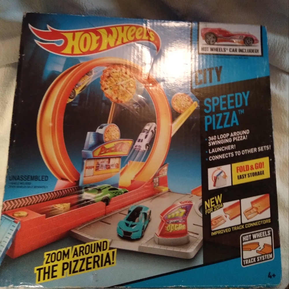 Hot Wheels Speedy Pizza Playset I have another hot wheels listed and I'll bundle